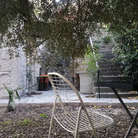 بيت للعطل Emplacement Ideal Pour Cette Maisonnette Avec Jardin Et Cuisine D'ete *