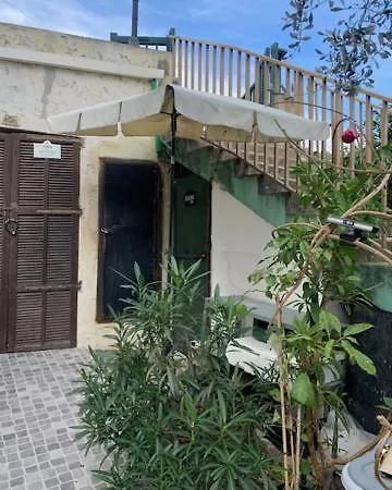 Emplacement Ideal Pour Cette Maisonnette Avec Jardin Et Cuisine D'ete بيت للعطل