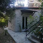 Emplacement Idéal Pour Cette Maisonnette Avec Jardin Et Cuisine D'été Hébergement de vacances Roquebrune-Cap-Martin