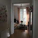 Emplacement Idéal Pour Cette Maisonnette Avec Jardin Et Cuisine D'été Hébergement de vacances