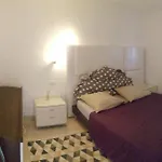 Emplacement Idéal Pour Cette Maisonnette Avec Jardin Et Cuisine D'été * Roquebrune-Cap-Martin