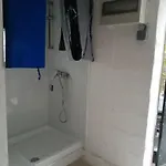 Emplacement Idéal Pour Cette Maisonnette Avec Jardin Et Cuisine D'été Hébergement de vacances