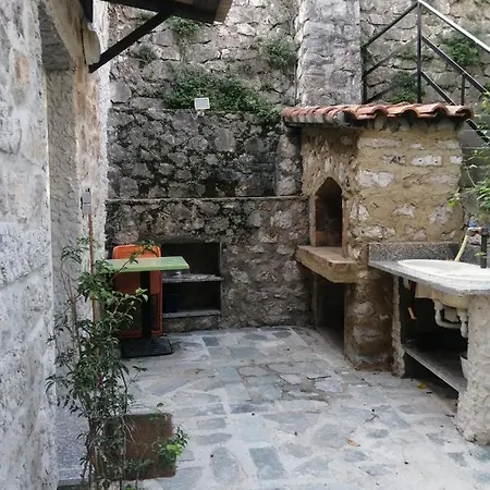 Emplacement Ideal Pour Cette Maisonnette Avec Jardin Et Cuisine D'ete רוקברון-קאפ-מרט