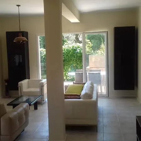 Emplacement Ideal Pour Cette Maisonnette Avec Jardin Et Cuisine D'ete * רוקברון-קאפ-מרט