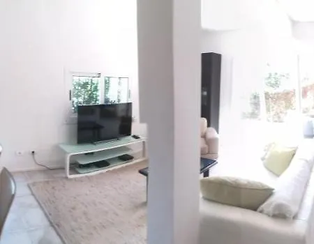 Emplacement Ideal Pour Cette Maisonnette Avec Jardin Et Cuisine D'ete רוקברון-קאפ-מרט