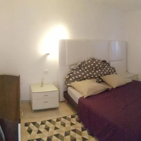 Emplacement Ideal Pour Cette Maisonnette Avec Jardin Et Cuisine D'ete * Roquebrune-Cap-Martin