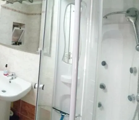 Emplacement Ideal Pour Cette Maisonnette Avec Jardin Et Cuisine D'ete בית נופש *