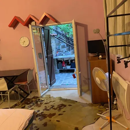 Emplacement Ideal Pour Cette Maisonnette Avec Jardin Et Cuisine D'ete בית נופש *