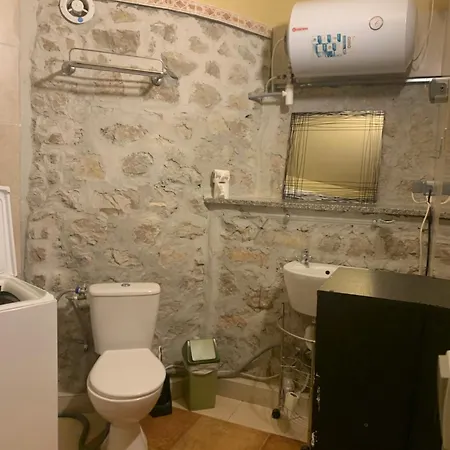 Emplacement Ideal Pour Cette Maisonnette Avec Jardin Et Cuisine D'ete 罗克布吕讷-卡普马丹